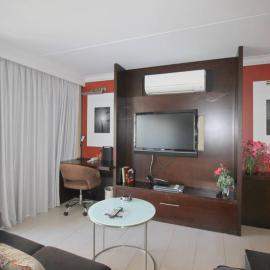 Waikiki - Resort amenities, walk to the beach!