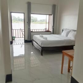 DODAND Studio & Sunset Riverside Guesthouse: Don Det şehrinde bir otel