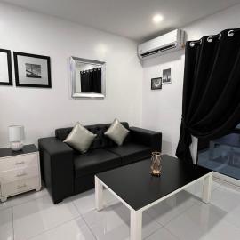 Sheryll Escapes - Kandi White, studio with smoking balcony with Housekeeping