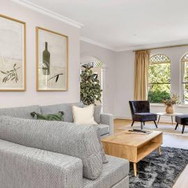 Village House - A Stylish Stay in the Adelaide Hills