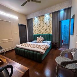 Vanshika homes Near mall road, hotelli kohteessa Kasauli
