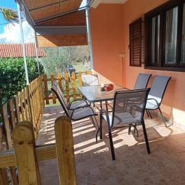Holiday Home Višnja with Pool, hotel i Benkovac