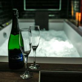 Luxe and Spa, hotel in Condé-Sainte-Libiaire