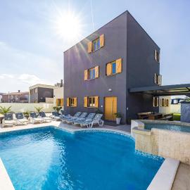 Villa Palatium I, hotel in Fažana