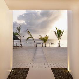 Beachfront Apartments with Private Pool, hotel in Kiwengwa