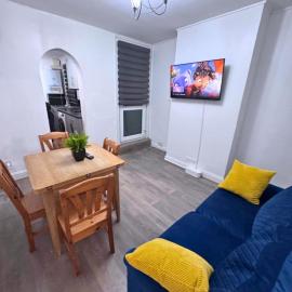 House for 8 in Gillingham close to train station with free parking、ジリンガムのホテル