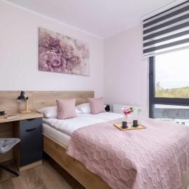 Stylish Apartment with a Balcony Ideal for Remote Work by Noclegi Renters, Hotel in Kattowitz