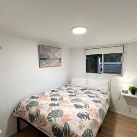 Charlestown Central 2Bedrooms Back Unit & Kitchenette