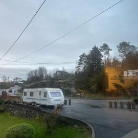 Aurora Caravan Near Bergen - NO shower, hotel di Strusshamn