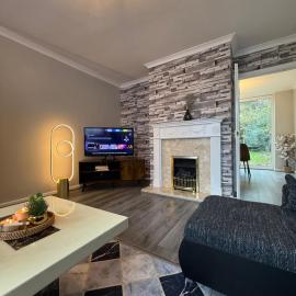 Charming 3 BR - NEC HS2- Long Stays Wifi Parking Airport