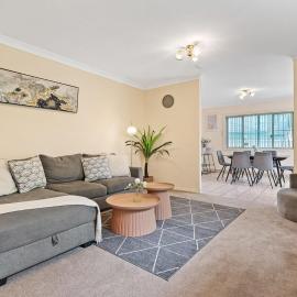 4E0 Abnb-Style Spacious 3BR, Free Parking, Easy Access To City