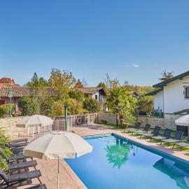 Villas Odalys Le Domaine de Lana โรงแรมในยูร์รูญ