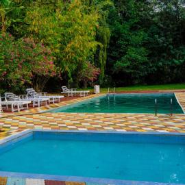Pine 2 bedroom apartment with a pool