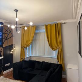 Stylish 3 BR home & Game room & Family Lounge, Hotel in Dudley
