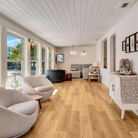 Dock, Dine & Unwind – Coastal Vibes Await, hotel u gradu Inglvud