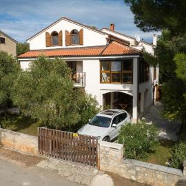 1 Bedroom Cozy Apartment In Mali Losinj