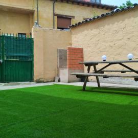 Pet friendly La Golondrina del Duratón, hotel in Sebúlcor