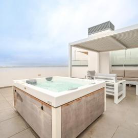 HolidaysPT - Sunset At Lux Terrace - 2 Bedroom Apt, hotel em Faro