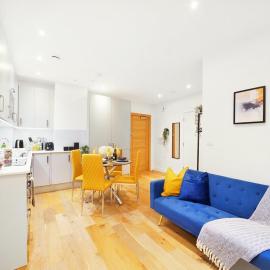 Stylish Feltham Studio near Station Shops 41