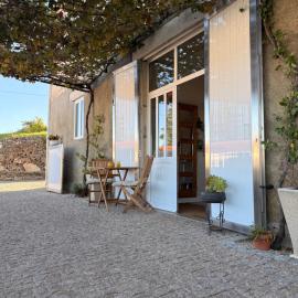 Casa Do Cruzeiro Apartment, hotel in Armamar
