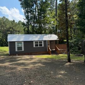 Trails, Tails, and Scales Cabin1, hotel in Burkeville