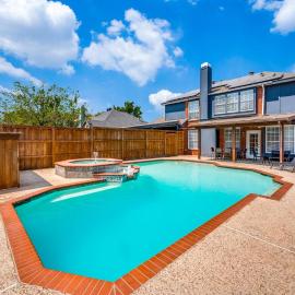 6 Bedroom Home with Pool, Centrally Located, hotel in The Colony