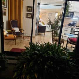 le Jardin, hotel u gradu Dinar