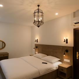 Avelyn Hotel