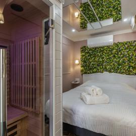 Love Room Loft - Lady Violet Bridgetown Spa Balnéo, מלון בCébazat