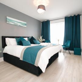 Milton Keynes 10 beds 5-Bedrooms 14 Sleeper Contractor family holiday Free Parking, hotel in Milton Keynes
