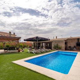 La Casa de Mi Madre casa rural con piscina، فندق في La Parrilla