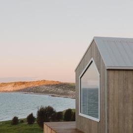 Off-grid Tiny House by the Sea, hotel a North Cape