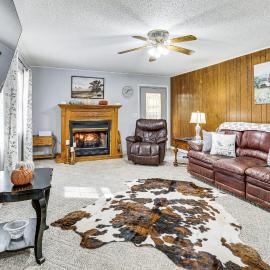 Families Welcome! Home w/ Fire Pit in Soddy-Daisy, hotel i Soddy-Daisy