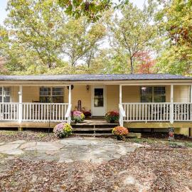 Families Welcome! Home w/ Fire Pit in Soddy-Daisy، فندق في Soddy-Daisy