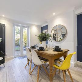 Spacious 3-Bed Period Home Near Bath Road