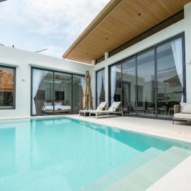 Mouana Residence Song Khun Chalong 4-bedroom Pool Villa 893, ξενοδοχείο σε Chalong 