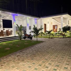 Asai surf inn Arugambay، فندق في آروغام باي