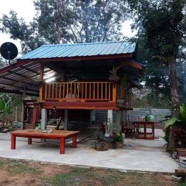 Green moon Home stay, hotel in Ban Nong Tat