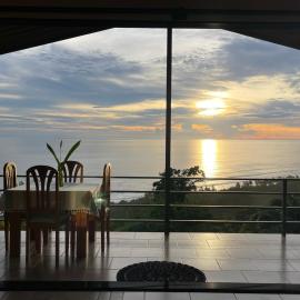 Villa Del Mar 2 Spectacular ocean view!, hótel í Dominical