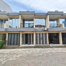Just Inn, hótel í Semarang