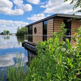 Houseboat with lake view Tango, hótel í Haren