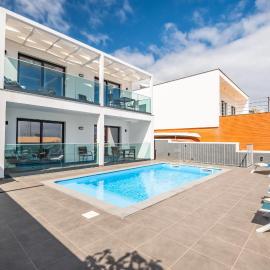 Luxury Seafront Escape I