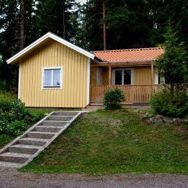 Cottage in forest, hótel í Uppsölum