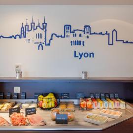 Kyriad Lyon Est - Saint Bonnet De Mure, hotell i Saint-Bonnet-de-Mure
