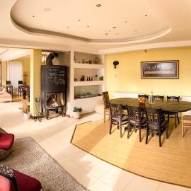 Villa Madera - Spacious House with Swimming Pool, Sauna and Pool Table โรงแรมในSaparevo