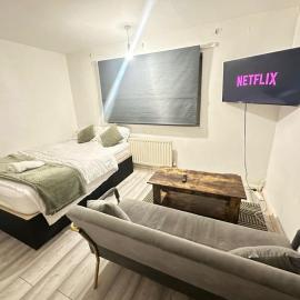 Spacious Double Room By Town Centre, ξενοδοχείο σε Stevenage