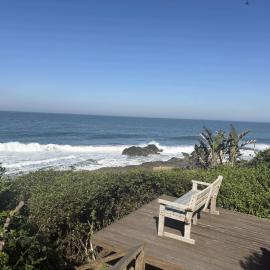 Beach Blessing - 180° Sea Views، فندق في بليثيديل