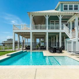 Exclusive Pool Gulf Views Modern Cargo Lift, hotel in Port Bolivar