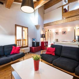 Le Grenier - Chalet DDA La Combe, hotel a La Combe