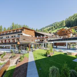 Alpenwellnesshotel St. Veit, hotel sa Sesto